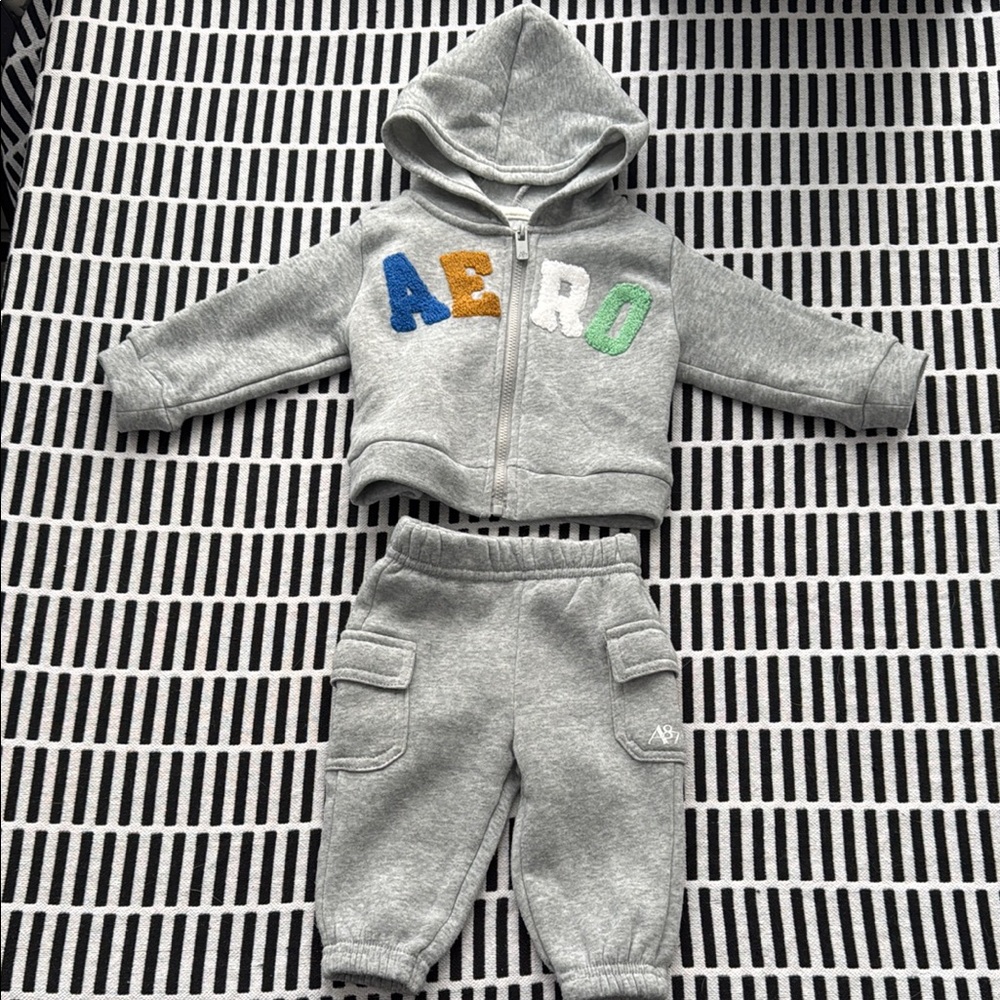 Aeropostale Gray Kids Matching Set with Multicolor Letters